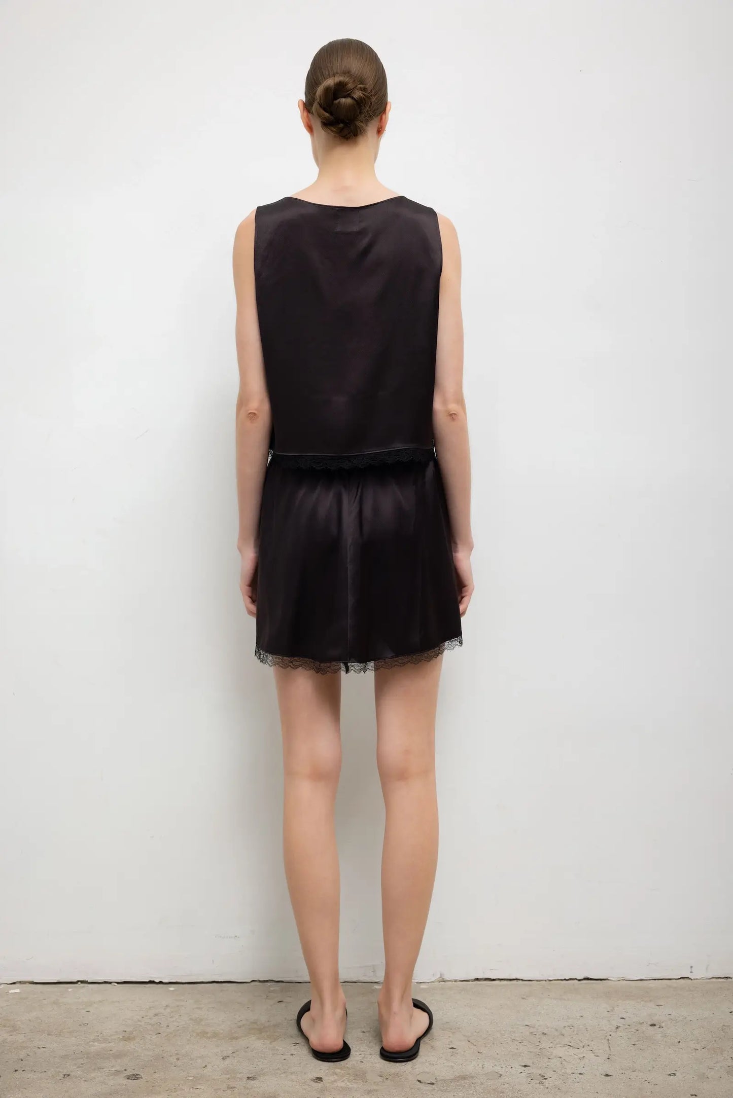 Barb Lace Crop Sleeveless Crew in Chocolate