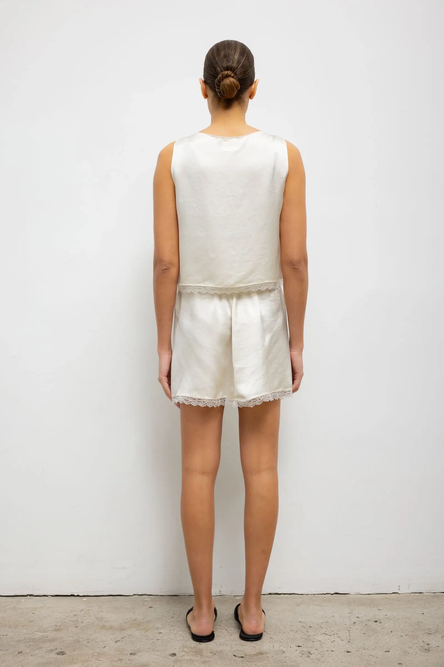 Barb Lace Mini Skirt in Creme