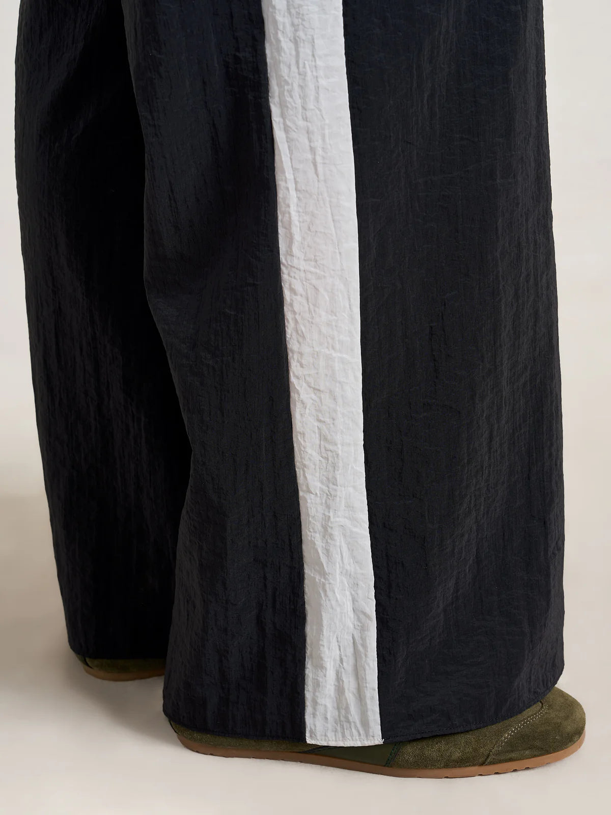 Side Stripe Colby Pant in Black/Stone