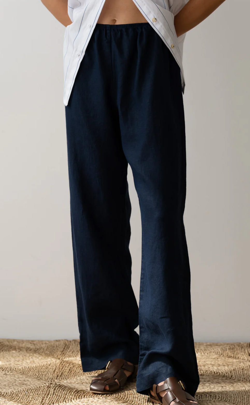 The Linen Simple Pant in Navy