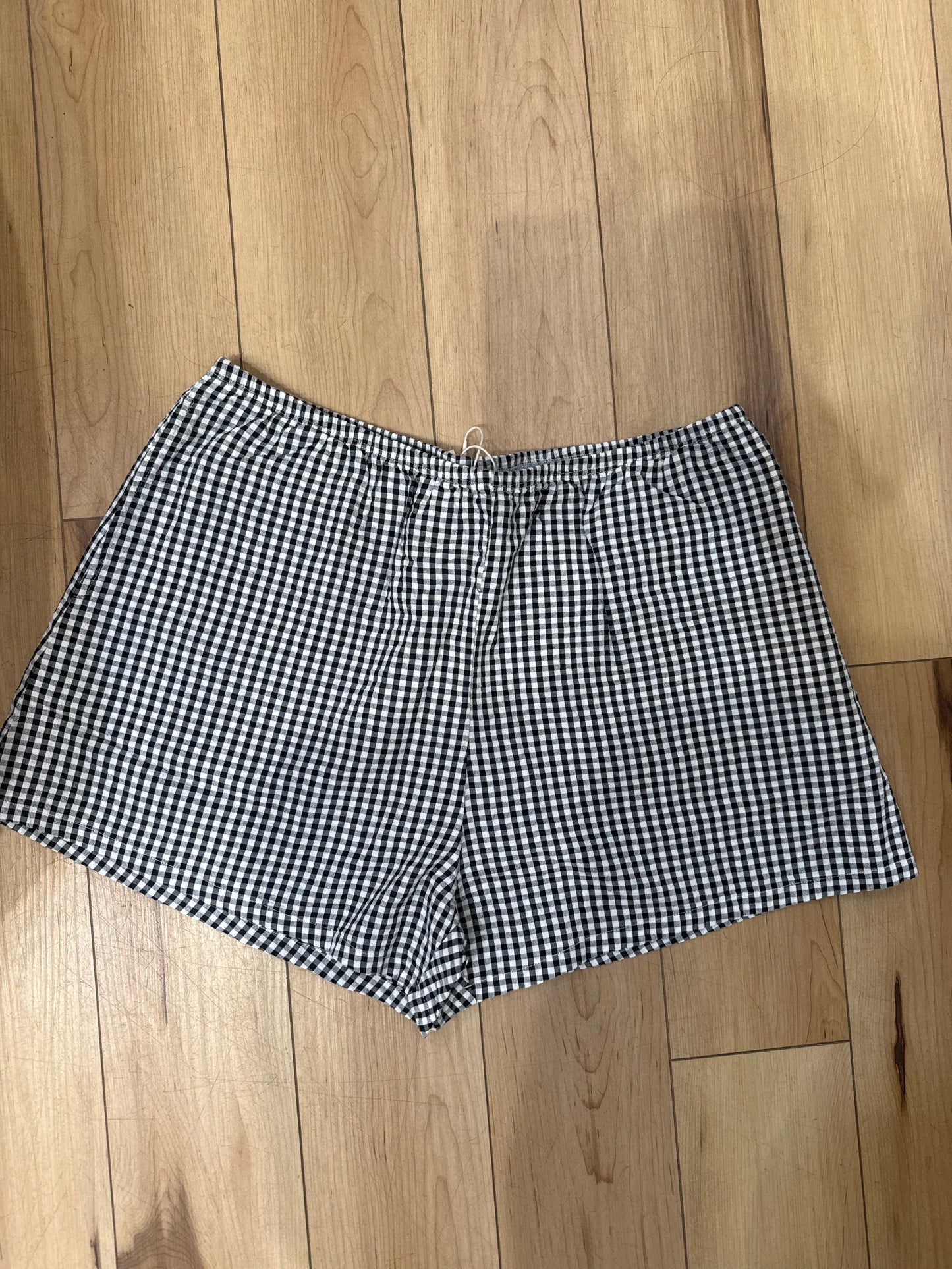 The Cotton Gingham Tap Short in Jet