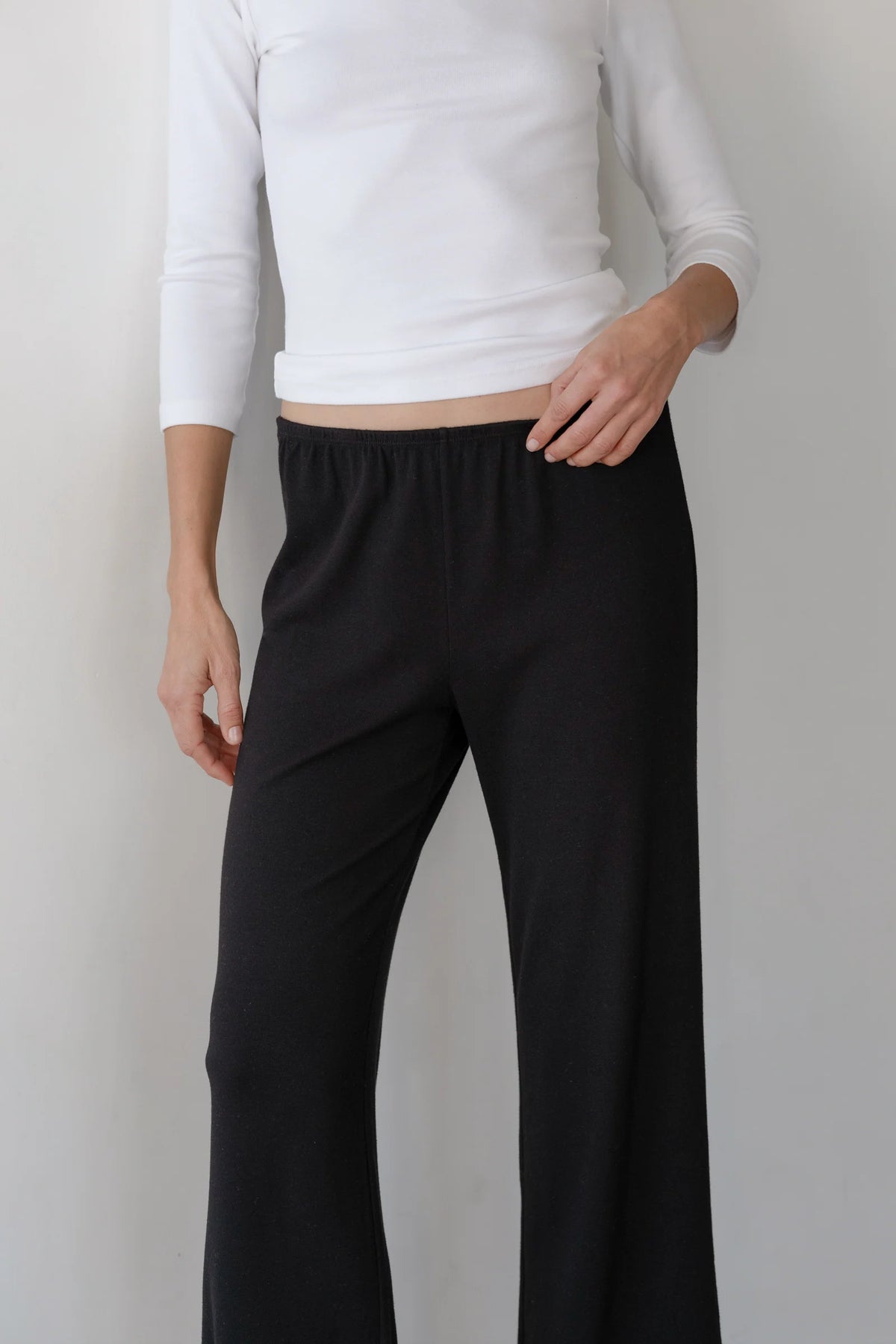 The Baby Rib Scallop Pant in Jet