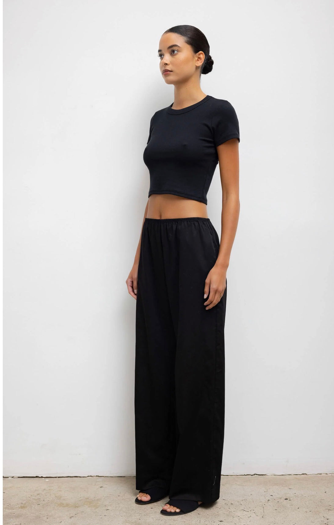 Kelly Crop Slim Fit Tee in Black