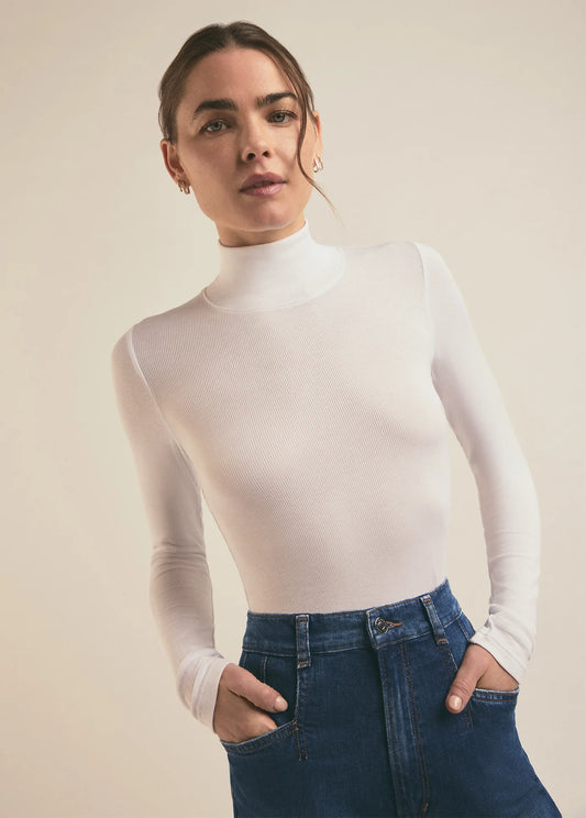 The ribbed Turtleneck in White