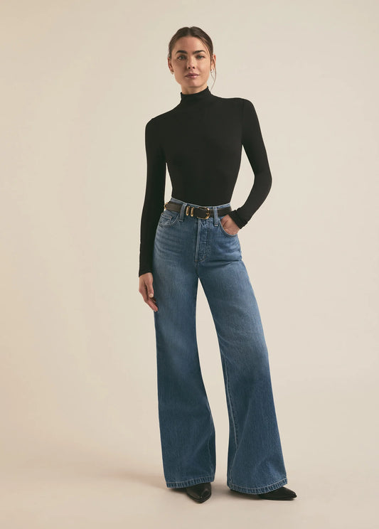 The Ribbed Turtleneck in Black