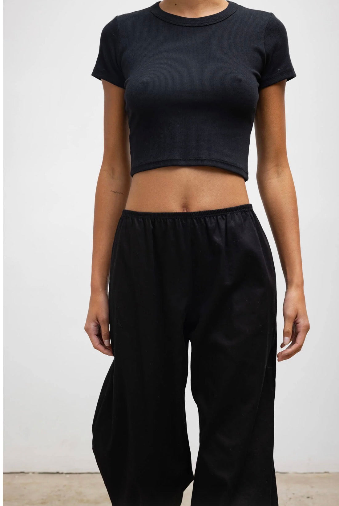 Kelly Crop Slim Fit Tee in Black