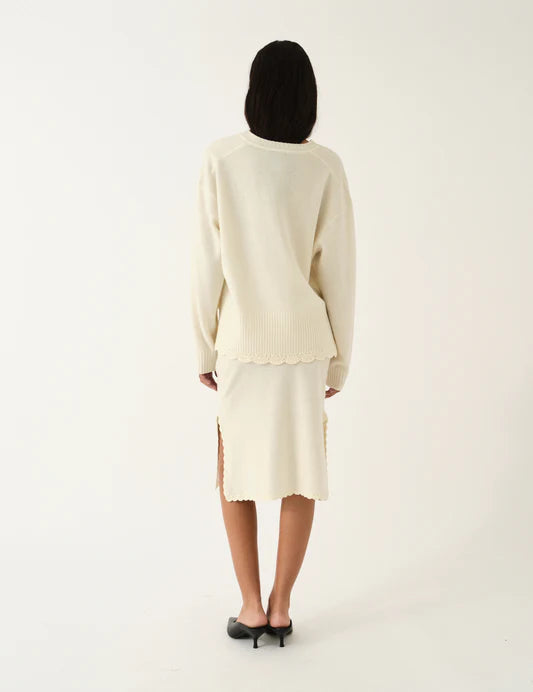 Como Crochet V-Neck in Ecru