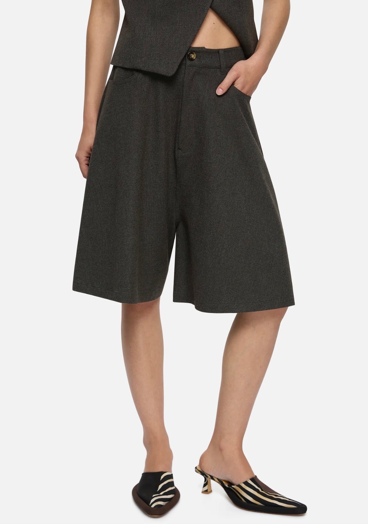 Jasmine Shorts in Charcoal