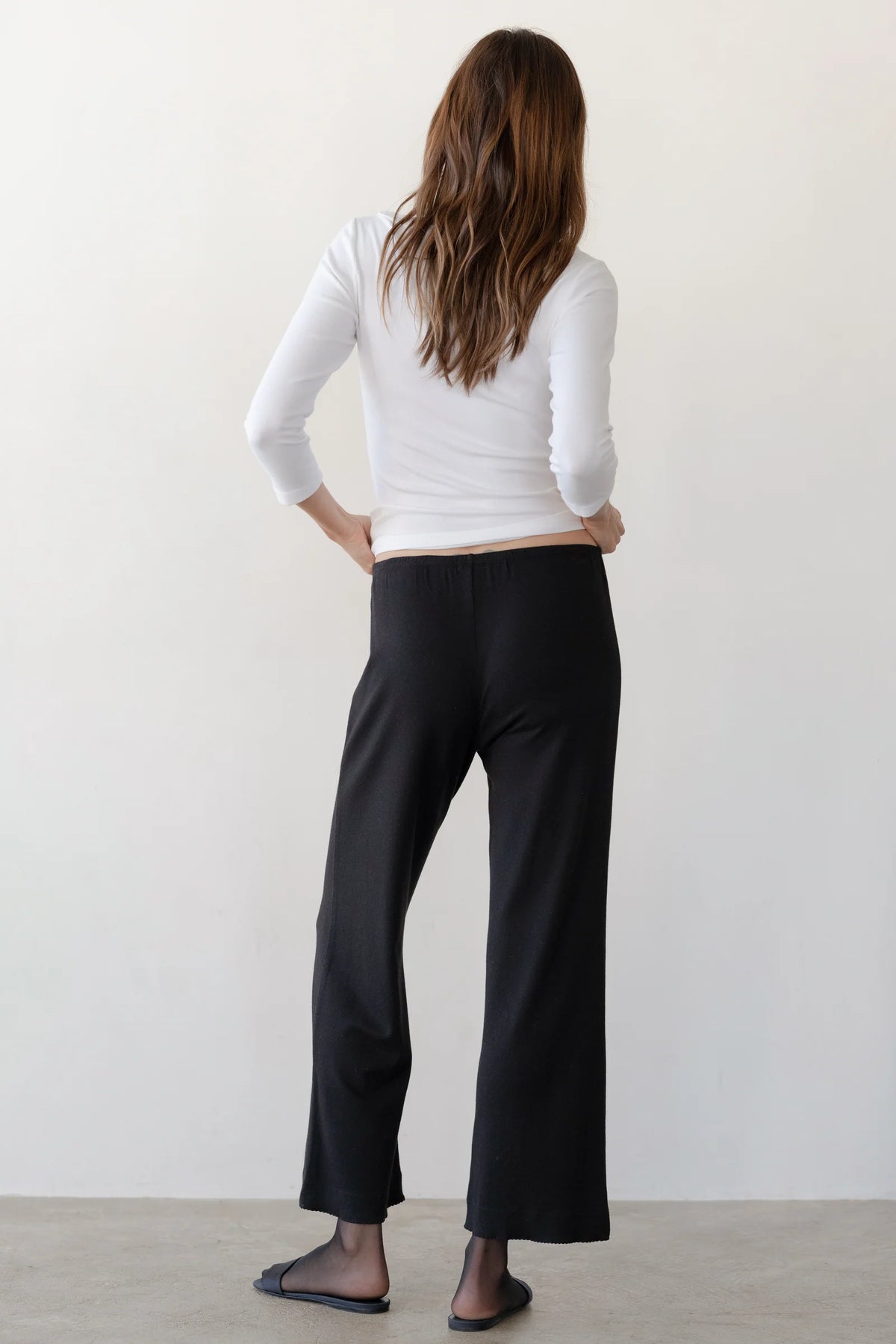 The Baby Rib Scallop Pant in Jet