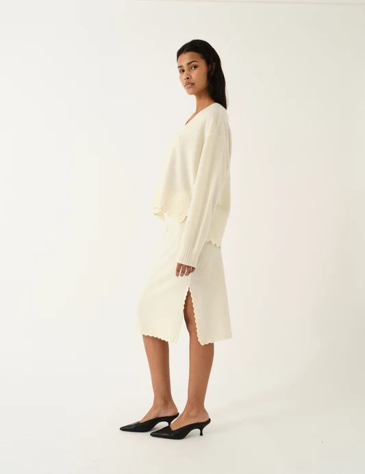 Como Crochet V-Neck in Ecru