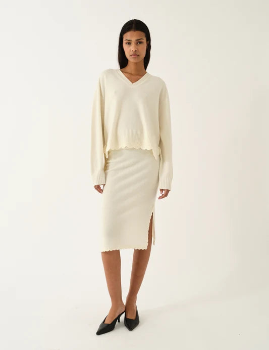 Como Crochet V-Neck in Ecru