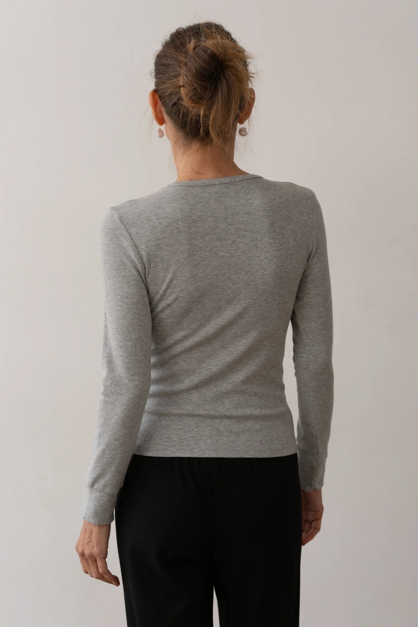 The Baby Rib Scallop Long Sleeve in Heather Grey