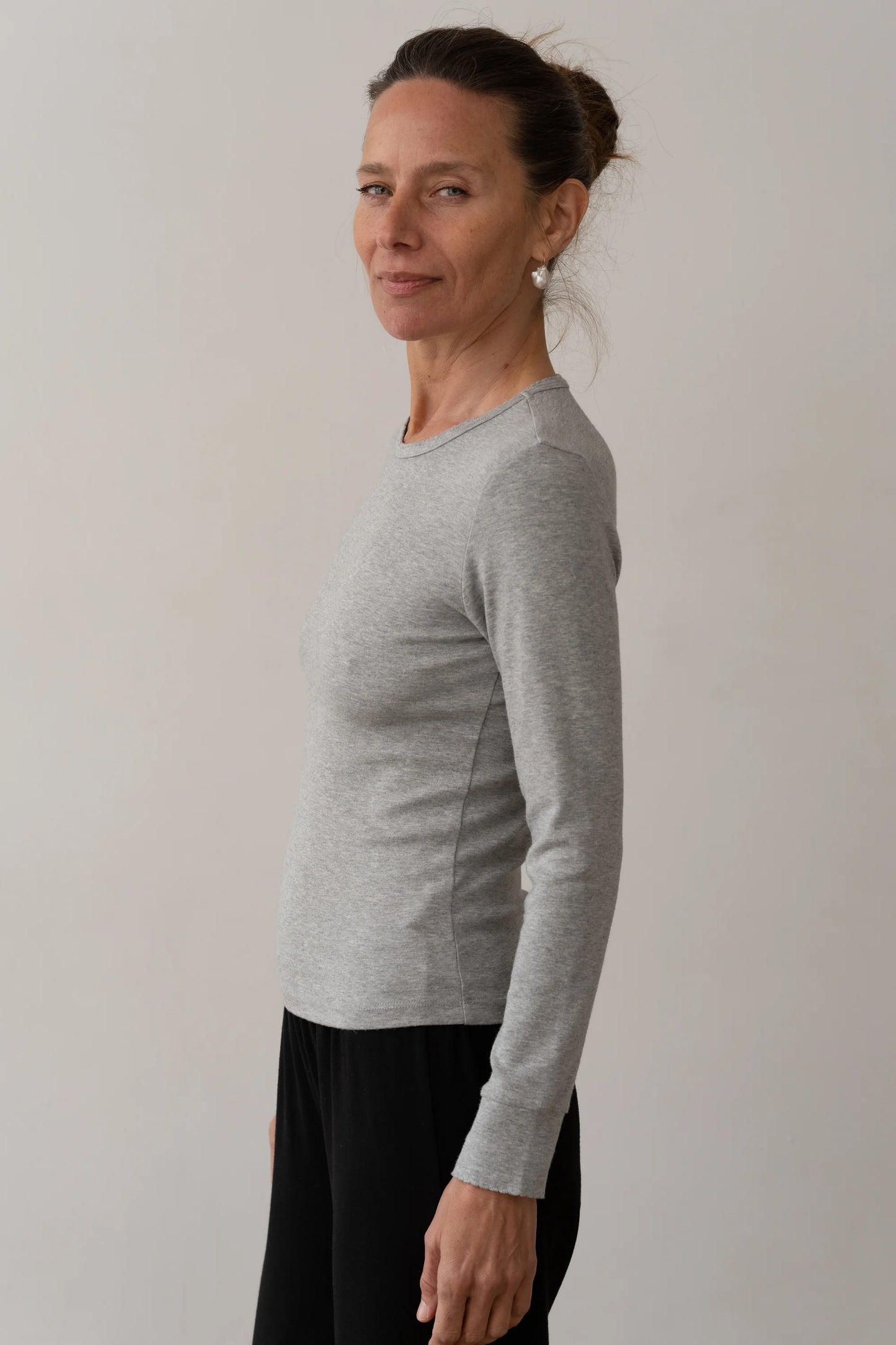 The Baby Rib Scallop Long Sleeve in Heather Grey