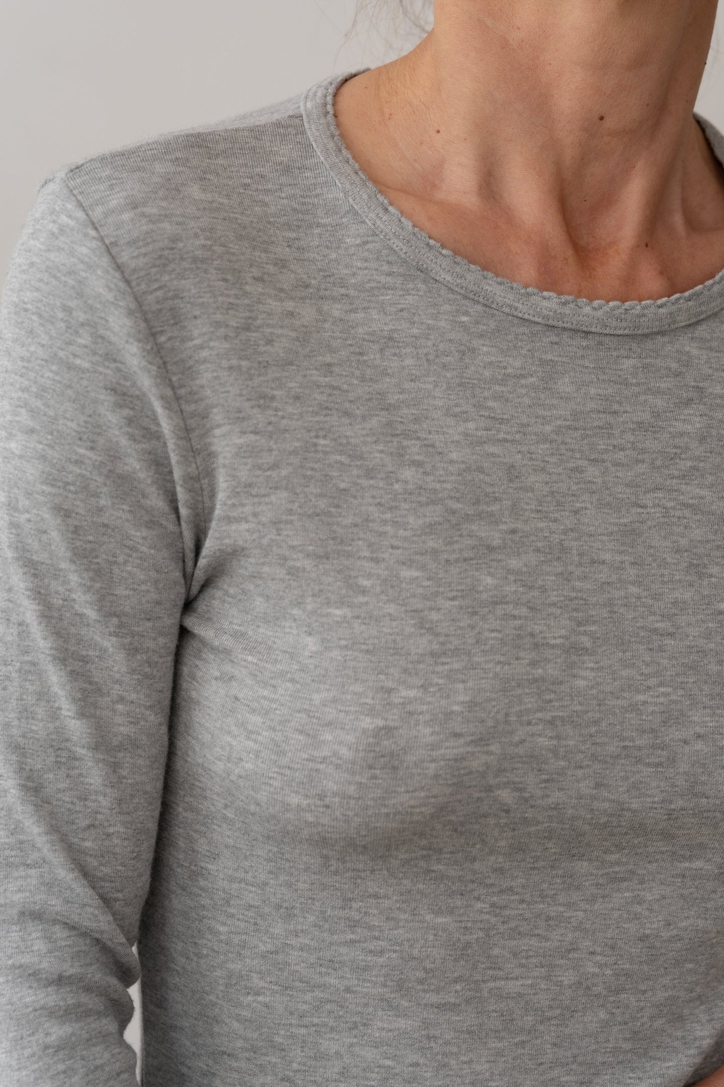 The Baby Rib Scallop Long Sleeve in Heather Grey