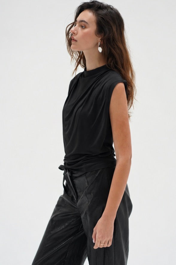 MIRA TOP IN BLACK