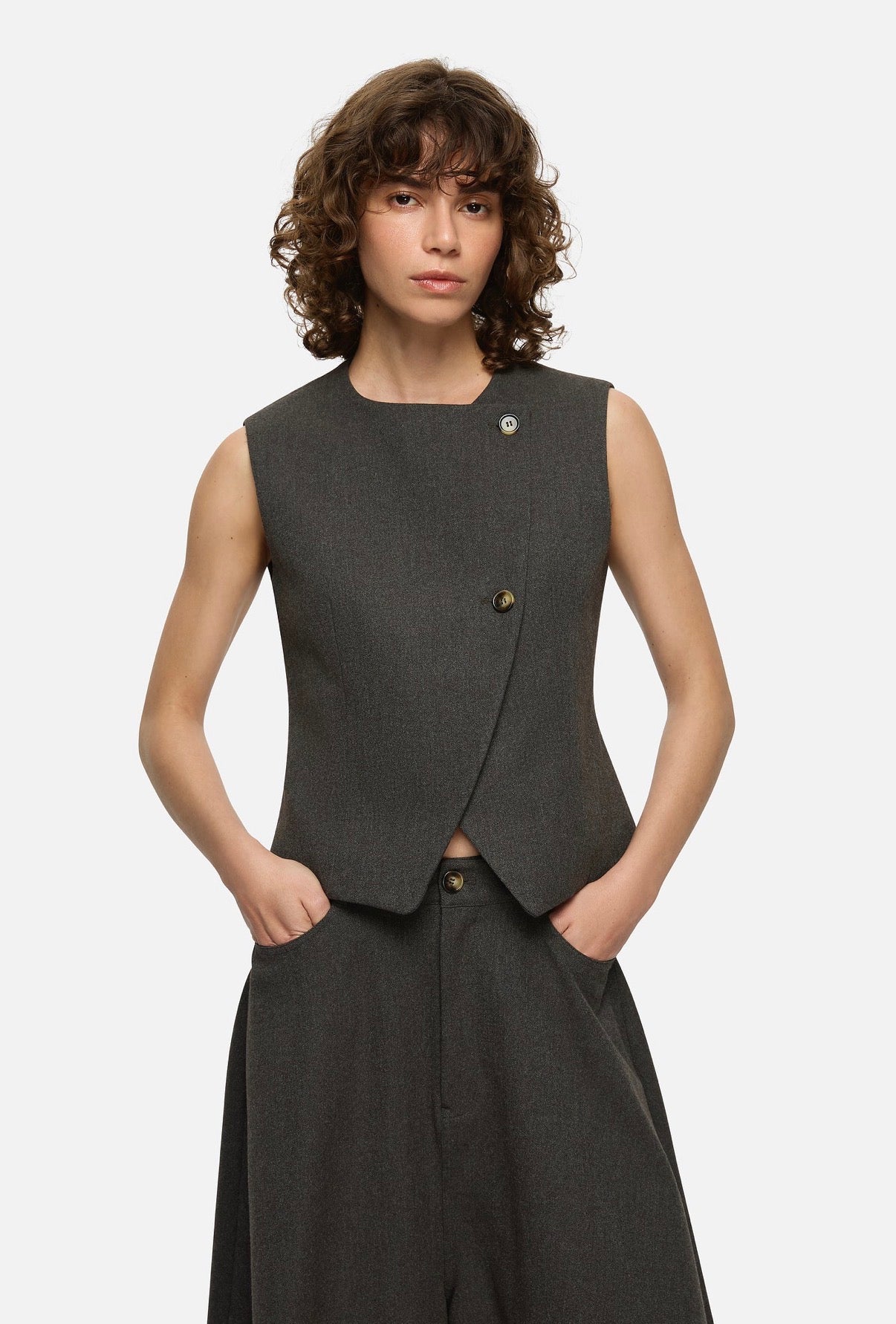 Jasmine Shorts in Charcoal