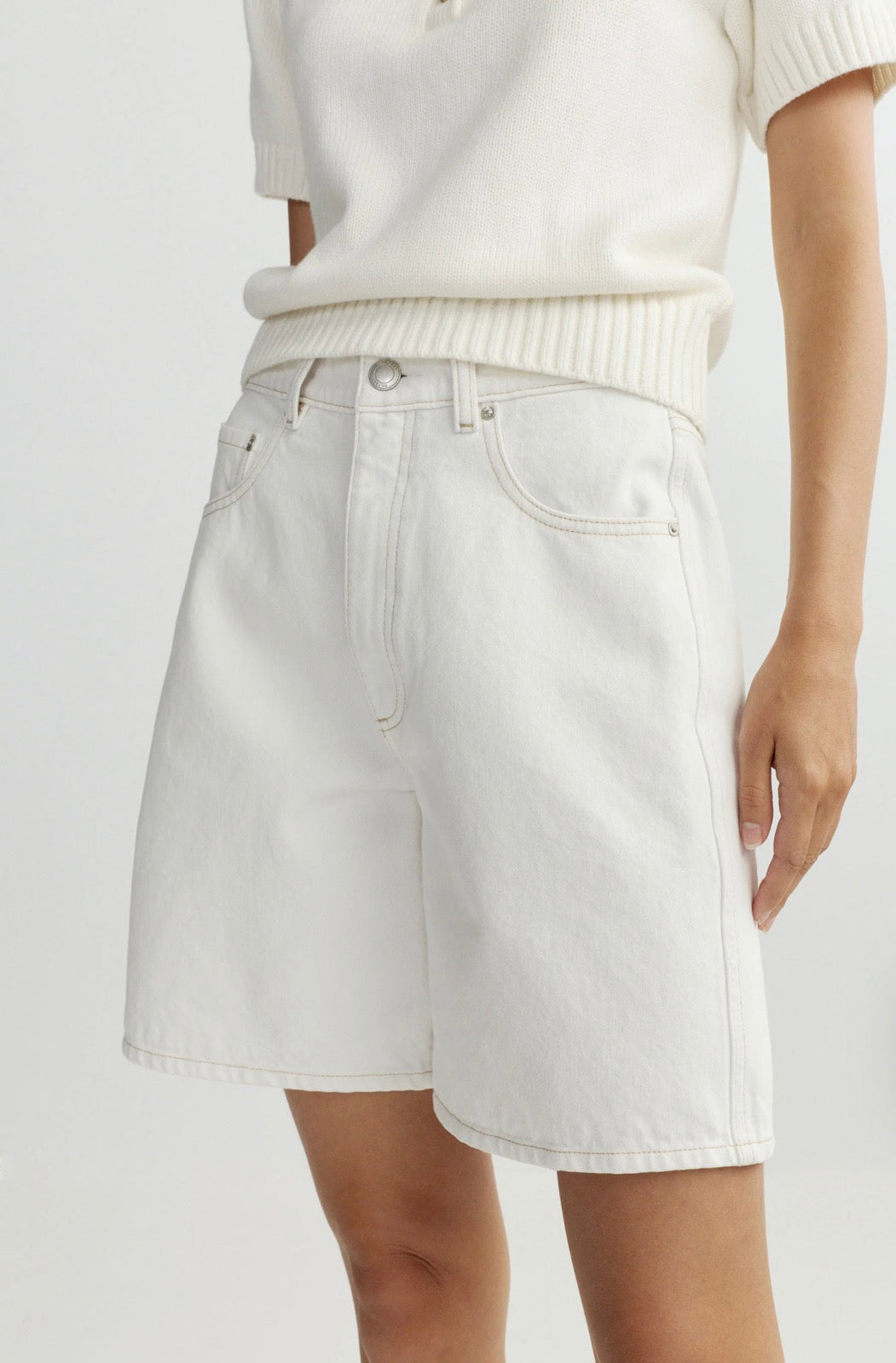 Taylor Relaxed Short High Rise 5.5' in White