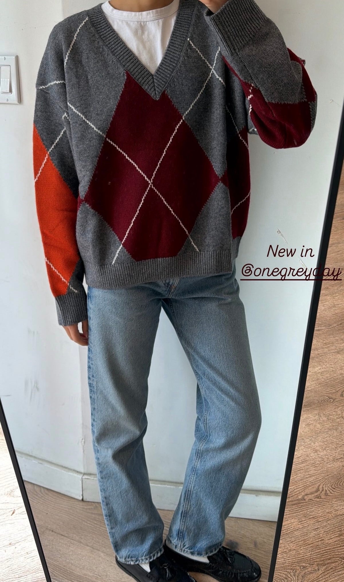 Islay V Neck in Currant Argyle