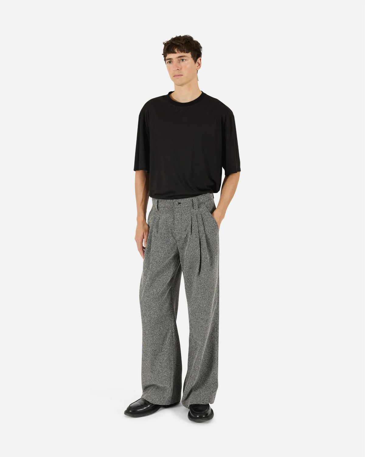 Triple Pleated Static Trouser in Blanc