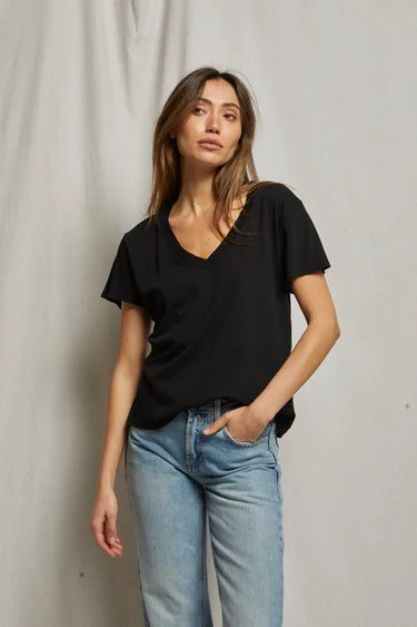 Hendrix Cotton Short Sleeve Boxy V Neck Tee in True Black