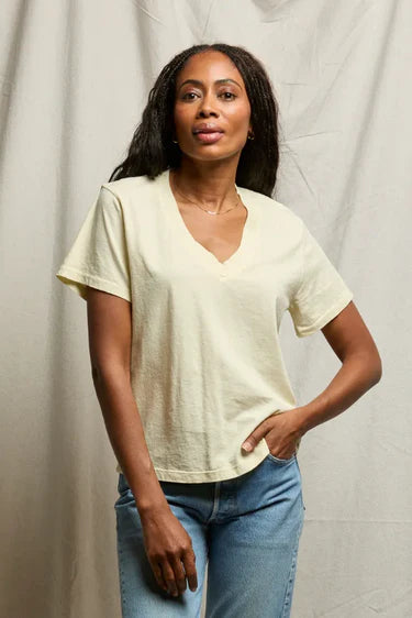 Hendrix Cotton Short Sleeve Boxy V Neck Tee in Custard