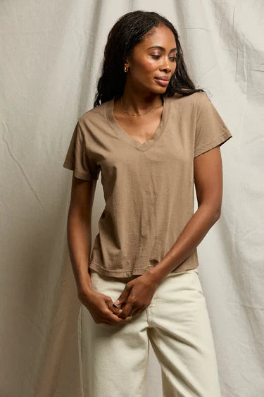 Hendrix Cotton Short Sleeve Boxy V Neck Tee in Mocha