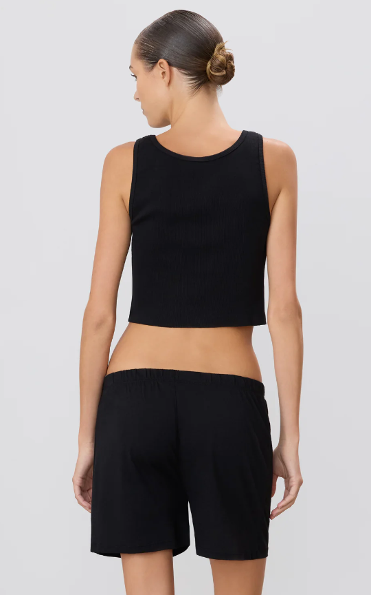 CROPPED SCOOP NECK TANK IN BLACK