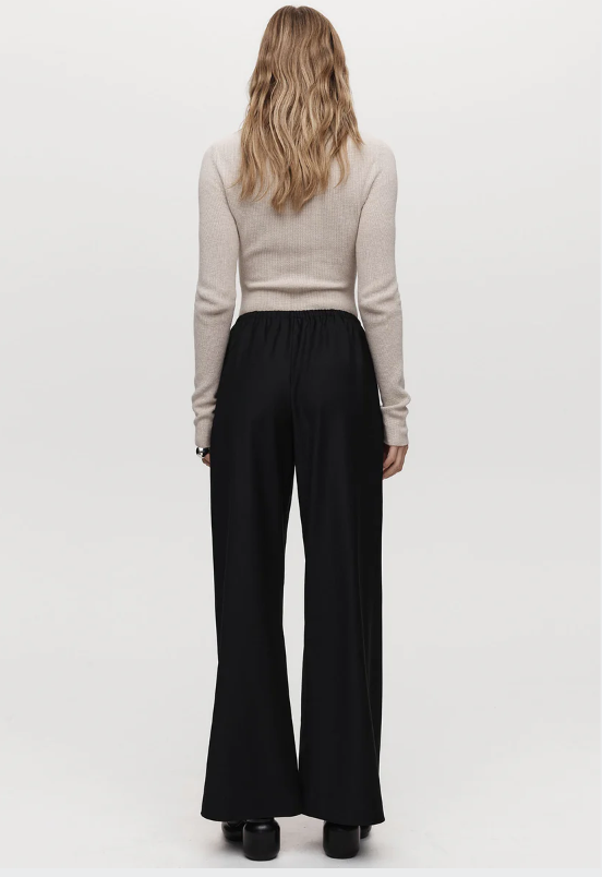 Alicia Pant in Black