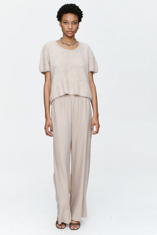 Alicia Pant in Greige
